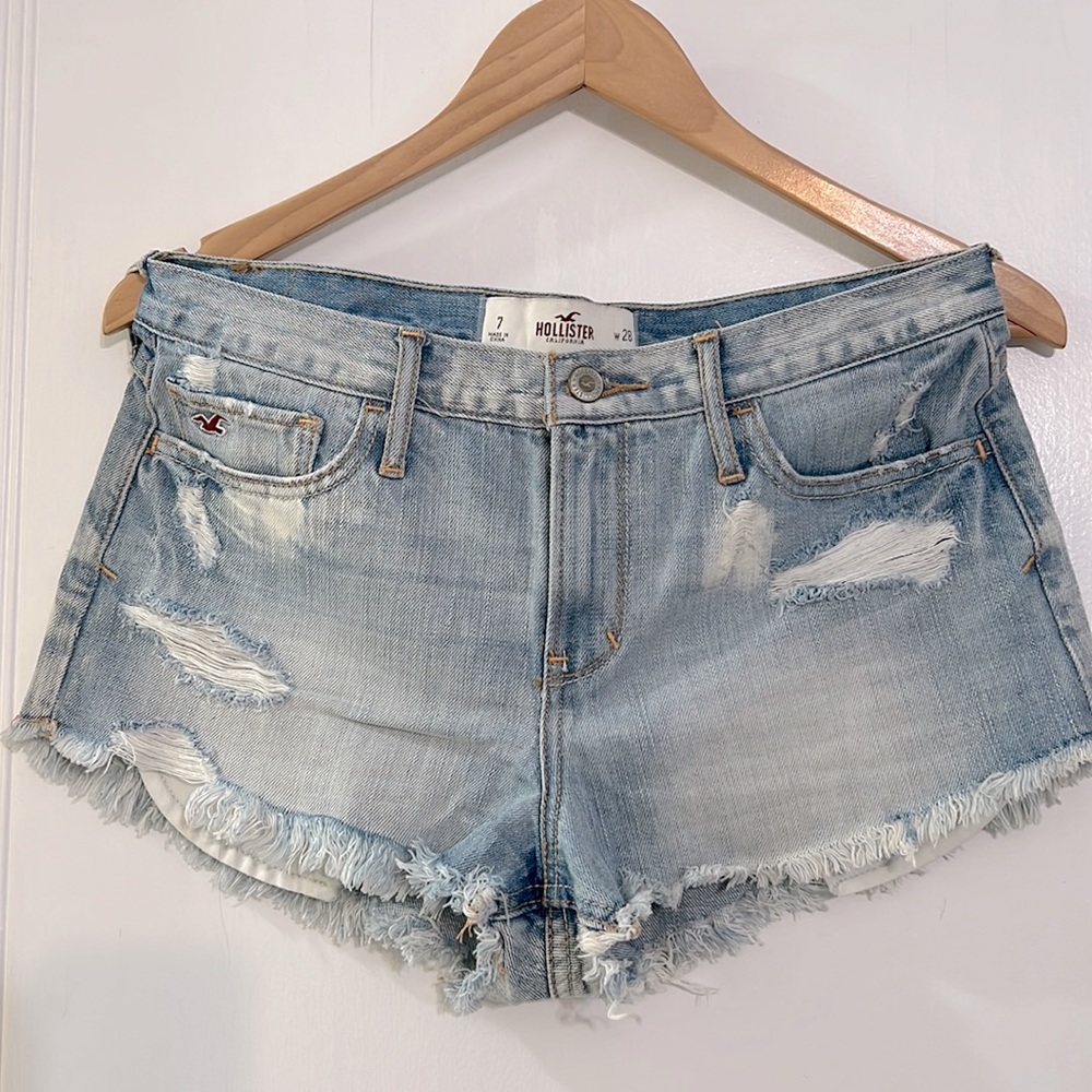 Hollister high waisted denim shorts, distressed, zipper, light wash size 7